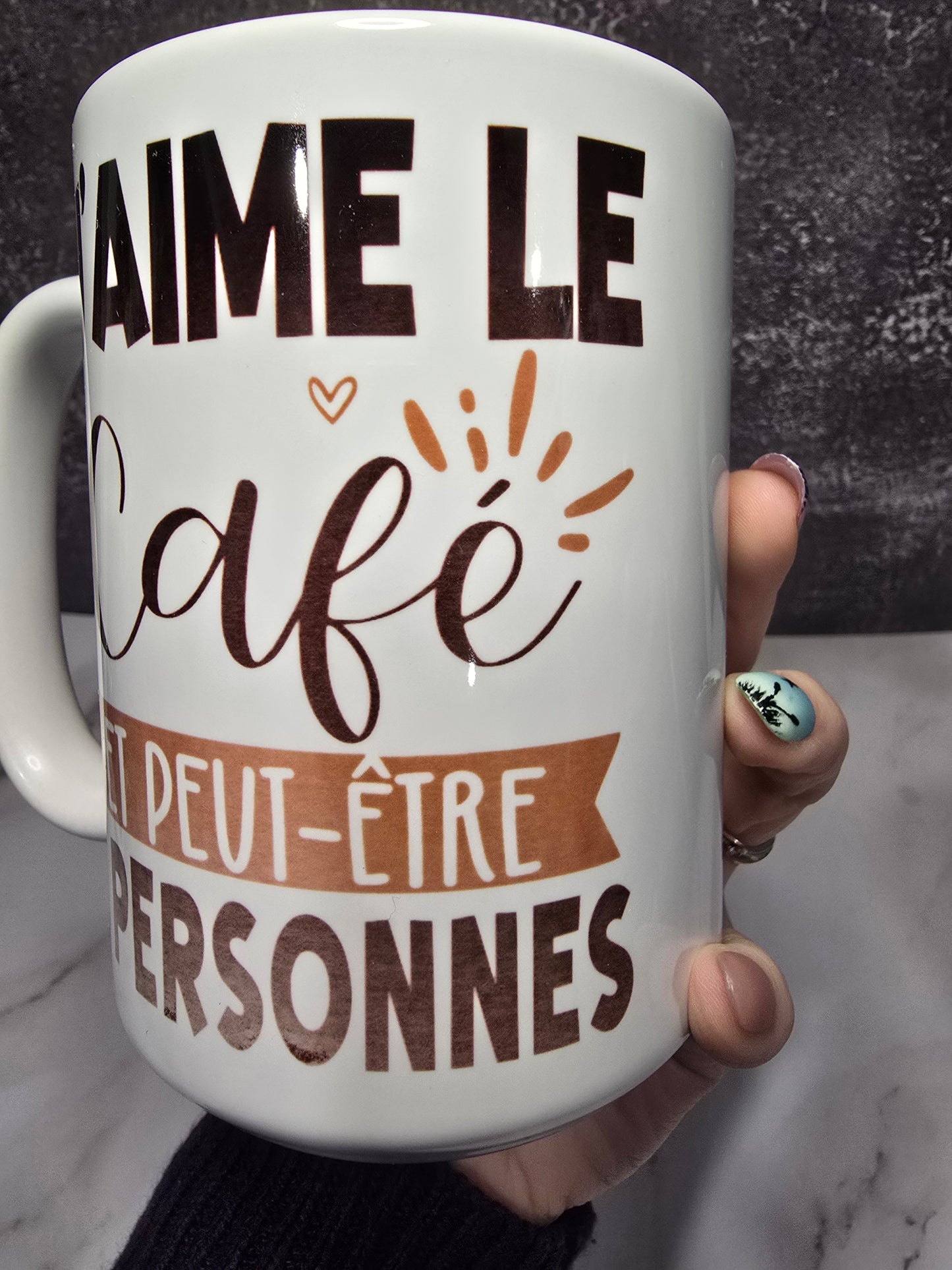 Imparfait * Tasse en céramique 15oz | J'aime le café et peut-être 3 personnes