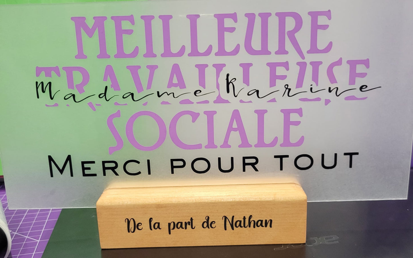 2mm acrylic plaque ''Best Educator'', personalized with name, with wooden support