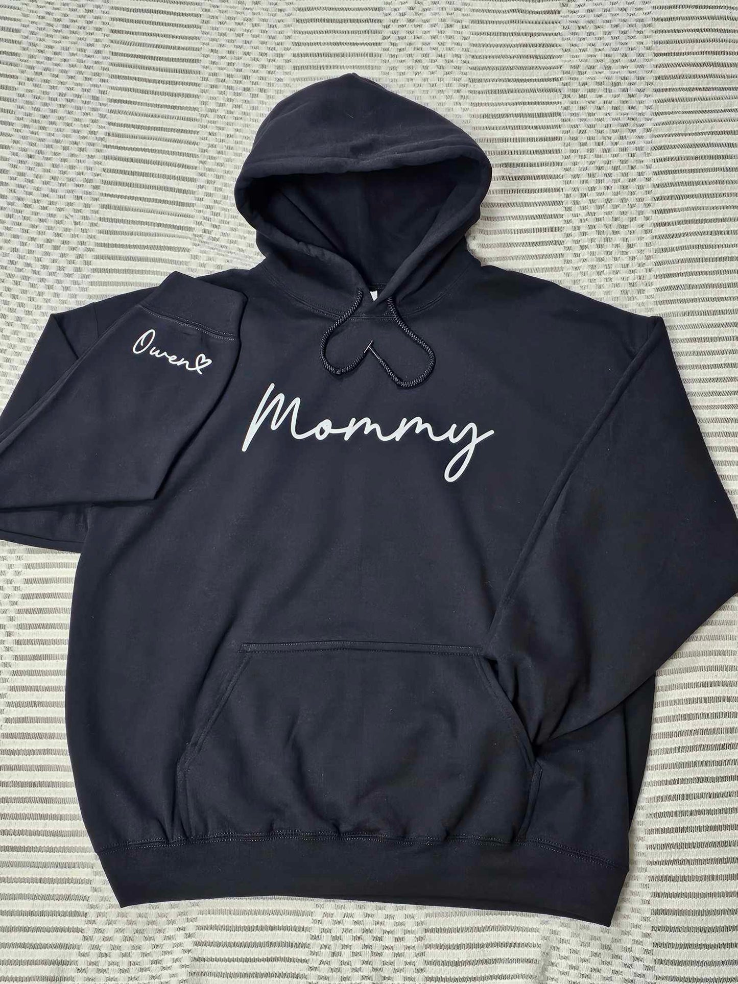 Hoodie | Mommy, avec le prénom des enfants sur la manche