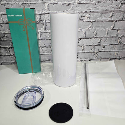 Tumbler droit 20 oz (Skinny Straight) vierge avec paille en métal, brosse, shrink wrap & boîte cadeau – Sublimation, UV DTF & Vinyle