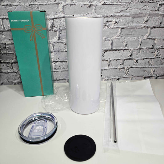 Tumbler droit 20 oz (Skinny Straight) vierge avec paille en métal, brosse, shrink wrap & boîte cadeau – Sublimation, UV DTF & Vinyle
