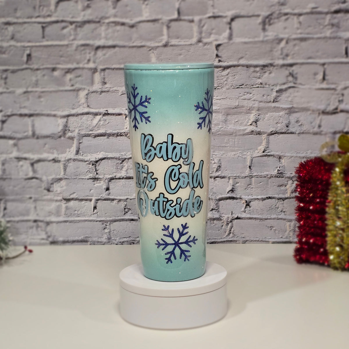 Tumbler Acrylique "Baby It's Cold Outside" 24 oz – Fait main en Époxy ❄️💙