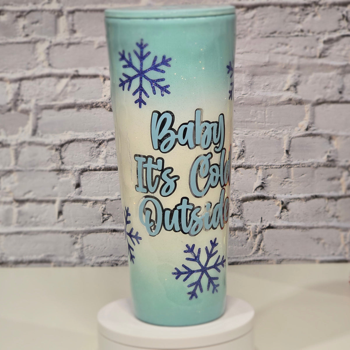Tumbler Acrylique "Baby It's Cold Outside" 24 oz – Fait main en Époxy ❄️💙