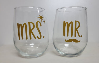 UNIQUE - Mrs. and Mr. Wine Glass Duo | 17oz